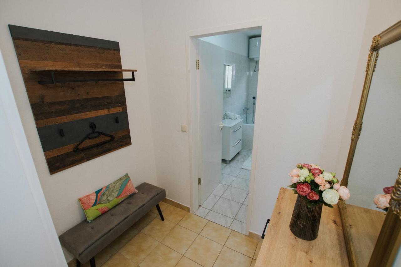 Apartment Deni Solin Exterior photo