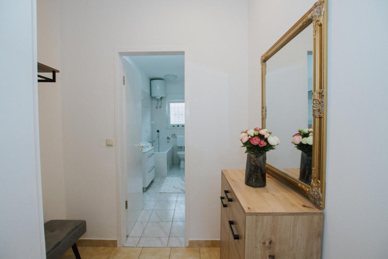 Apartment Deni Solin Exterior photo